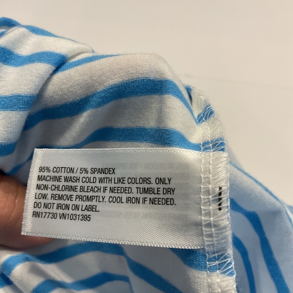 ❤️3/$15 Wild Fable Blue and White Striped Top Size L (NWT) - Picture 5 of 5